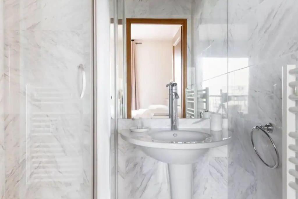 Avenue Montaigne Luxury Apartment 2Br 4P Paris Exterior foto