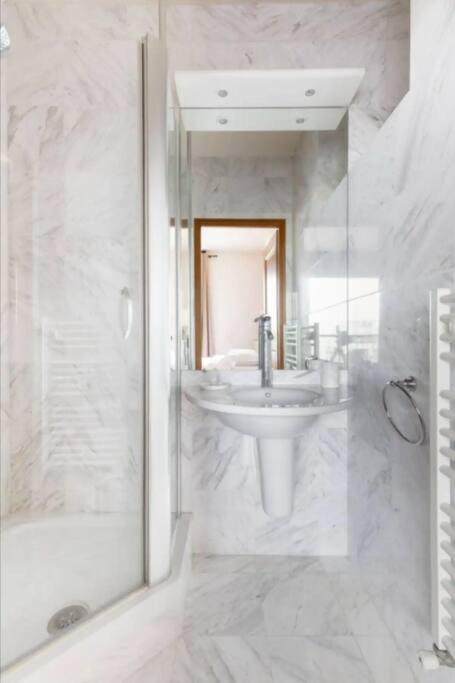 Avenue Montaigne Luxury Apartment 2Br 4P Paris Exterior foto